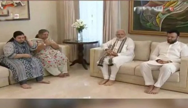 दिवंगत अरुण जेटली के घर पहुंचे PM मोदी, परिवार के सदस्यों से की मुलाकात