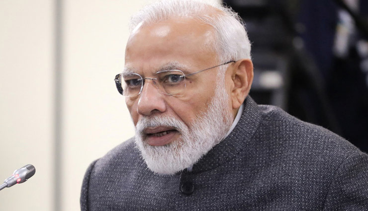 PM मोदी ने एक बार फिर पेश की सादगी की मिसाल, फोटो सेशन के दौरान सोफा हटवाकर कुर्सी पर बैठे, वीडियो