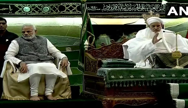 इंदौर की सैफी मस्जिद में पीएम मोदी, कहा- आपने मुझे यहां आने का मौका दिया में आपका आभारी हूं