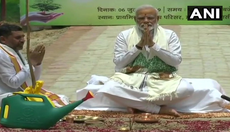 वाराणसी में PM मोदी, पौधारोपण अभियान की करी शुरुआत, तस्वीरें