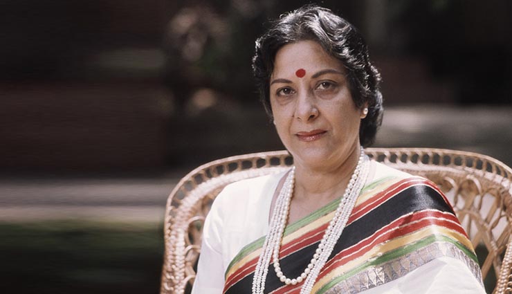 bollywood divas who changes their religion for love,love marriages of bollywood,inter religion marriages of bollywood,Sharmila Tagore,Nargis Dutt,Amrita Singh,aayesha takiya,Nagma,bollywood,bollywood gossips