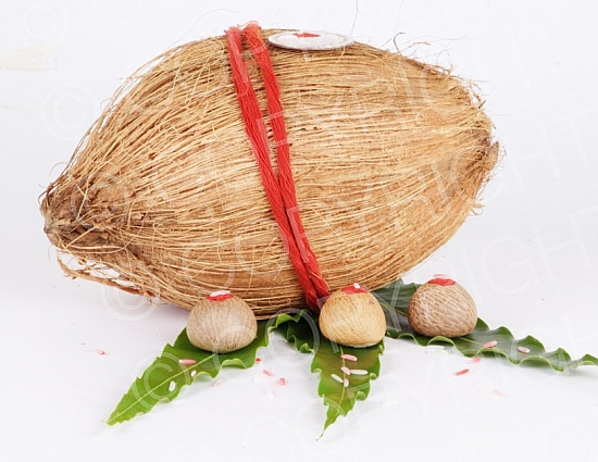 नारियल से जुड़े इन टोटकों की मदद से रातो रात बरसेगा धन