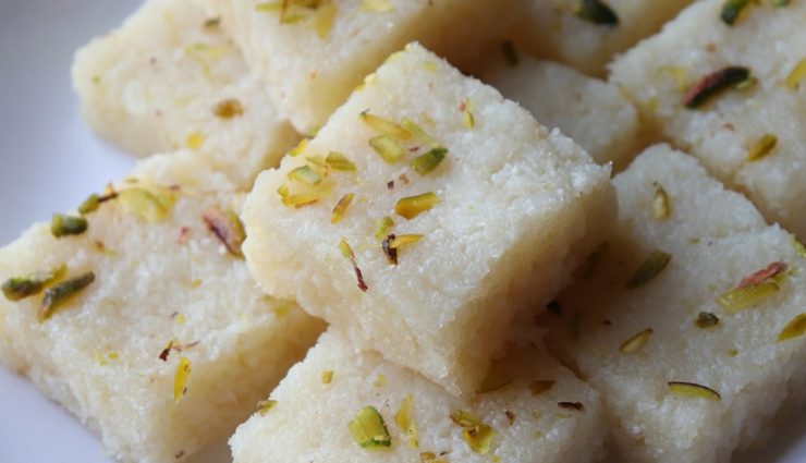 Holi Special: होली पर बनाएं स्वादिष्ट नारियल की बर्फी, खिलाएं घर आए मेहमानों को; Recipe