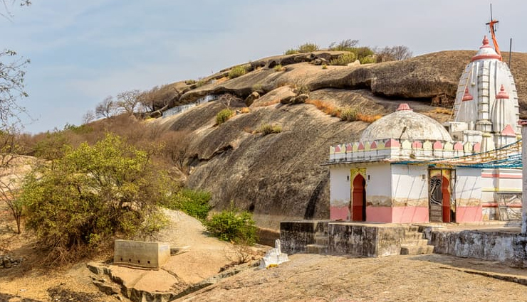 ranakpur rajasthan,famous tourist places in ranakpur rajasthan,rajasthan tourism,holidays in ranakpur,rajasthan tourism