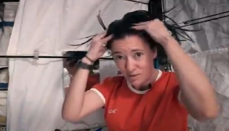 अंतरिक्ष में नासा की इस एस्ट्रोनॉट के बाल धोने का वीडियो सोशल मीडिया पर मचा रहा तबाही, देखें VIDEO