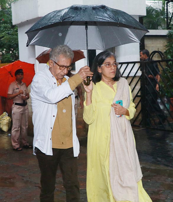 शशि कपूर को अंतिम विदाई, अमिताभ बच्चन, शाहरुख़ खान सहित कई फिल्मी हस्तियों ने जताया शोक shashi kapoor,funeral,shahrukh khan,amitabh bachchan,bollywood