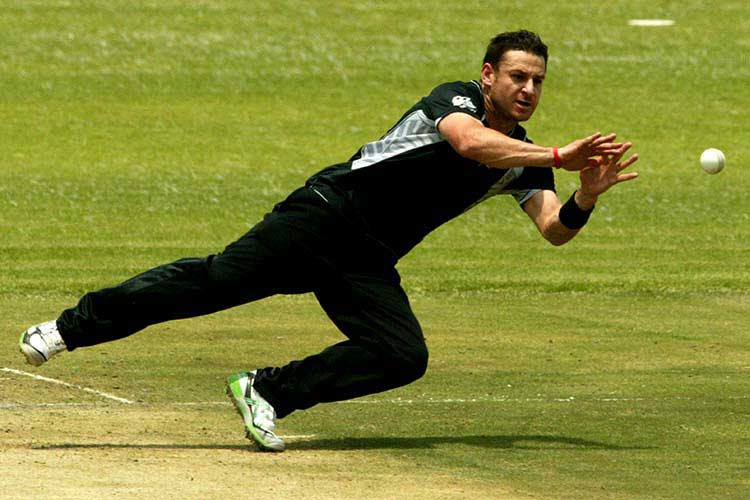 javed miandad,dinesh kartik,nathan mccullum,shivnarayan chandrapal,lance klusener,brendan taylor