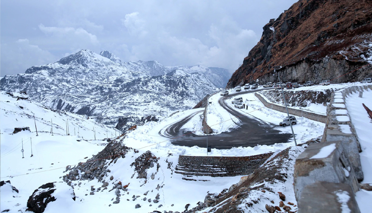 beautiful places in sikkim,sikkim travel destinations,nathu la pass,gangtok sightseeing,khecheopalri lake,lachung village,yumthang valley,bakthang waterfall,singalila national park,pelling sikkim,best places to visit in sikkim