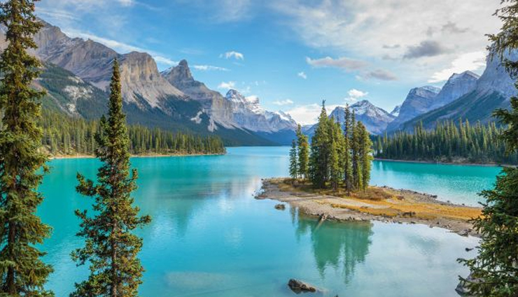 relaxing national parks in the world,national parks,yellowstone national park,goreme national park,jasper national park,fiordland national park,banff national park,swiss national park