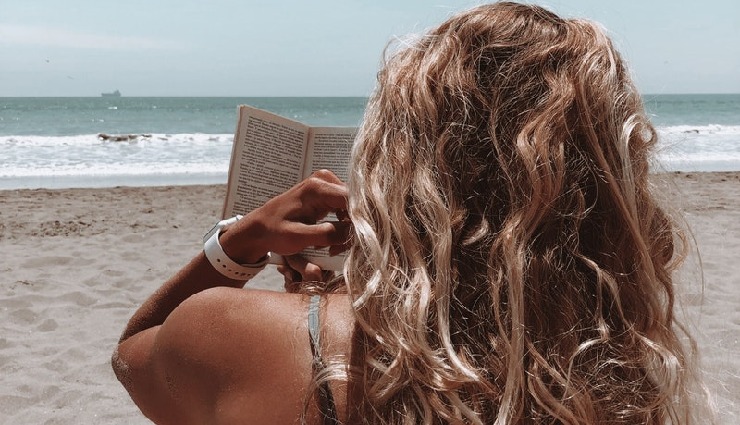 curly hair care,frizzy curls,how to manage curly hair,frizz-free curls,curly hair tips,hydration for curly hair,moisturizing curly hair,managing frizzy hair,curly hair products,curly hair routine,tips for curly hair maintenance