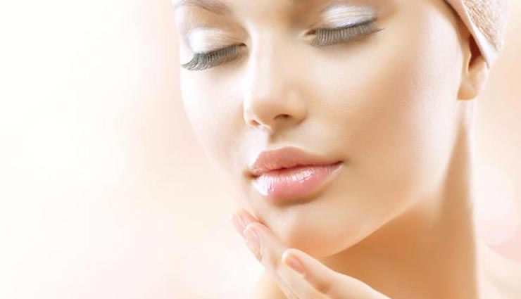 त्वचा को कुदरती निखार देने के लिए सोने से पहले लगाएं ये फेसपैक
