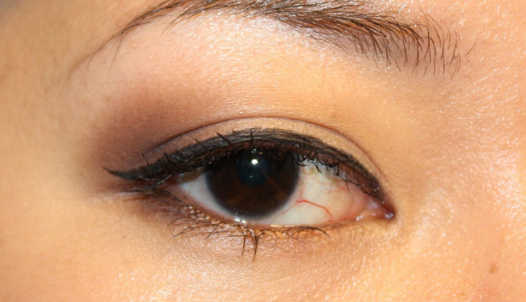 eyeliner,trending ways to wear eyeliner,beauty,beauty tips,bold and graphic eyeliner,outer cast eyeliner,dark matter eyeliner