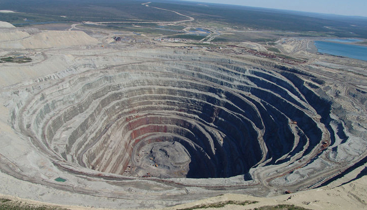 5 Breathtaking Natural Holes From Around The World