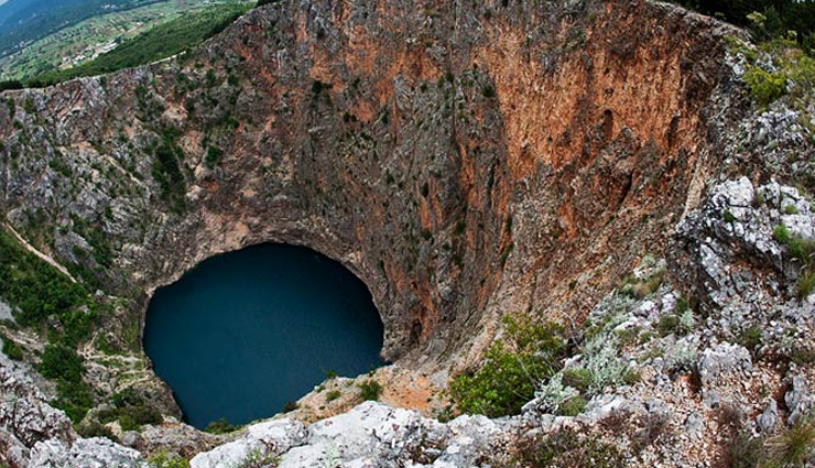 natural holes from around the world,deans blue hole,bahamas,bimmah sinkhole,oman,the great blue hole,belize,ik kil,mexico,red lake,croatia