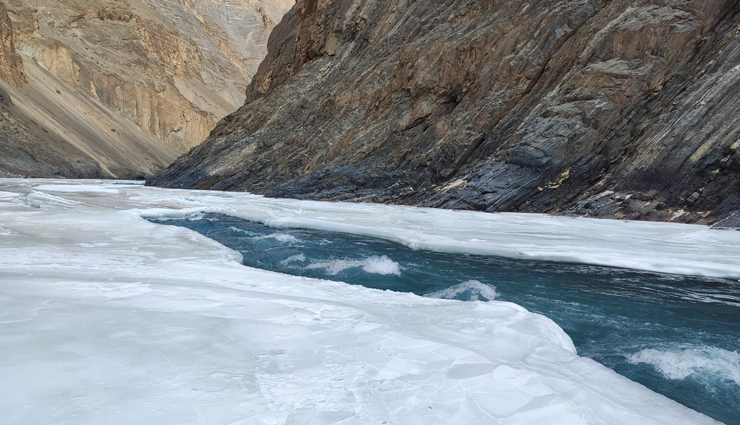 chadar trek,ladakh,dudhsagar waterfall,goa,valley of flowers,uttarakhand,munnar,kerala,chilika lagoon,odisha,natural beauty places,places to visit in india