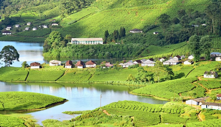 chadar trek,ladakh,dudhsagar waterfall,goa,valley of flowers,uttarakhand,munnar,kerala,chilika lagoon,odisha,natural beauty places,places to visit in india