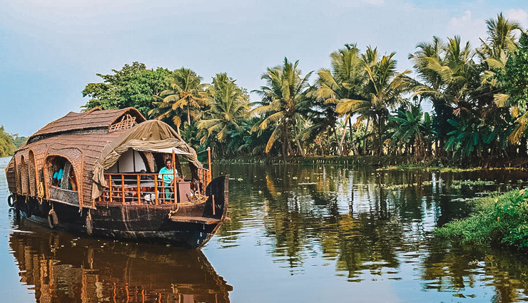 parvati valley,himachal pradesh,kerala backwaters,tyda,andhra pradesh,tso moriri wetland conservation reserve,ladakh,mawlynnong,meghalaya,places in india,places in india for nature lovers,natural places in india,india