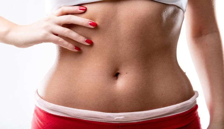 महिलाओं की नाभि खोलती है कई राज, जानें कैसे लगाए इसका पता
