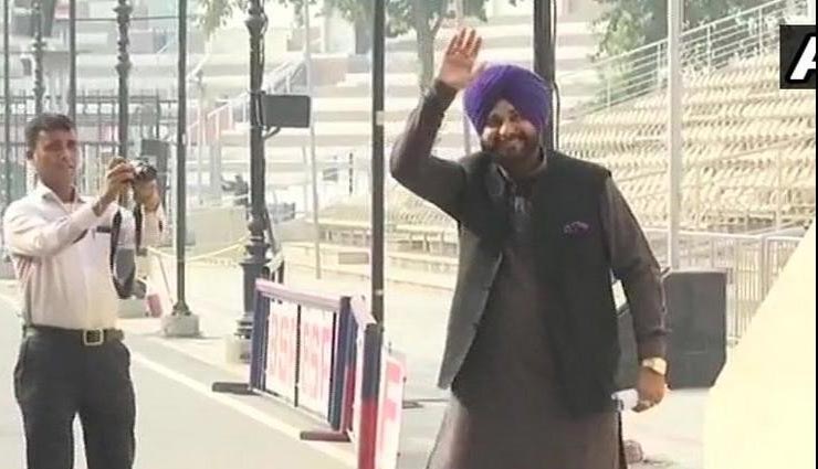 करतारपुर कॉरिडोरः पाकिस्तान के लिए रवाना हुए नवजोत सिद्धू, बोले- 'पीएम इमरान खान का कर्जदार हूं'