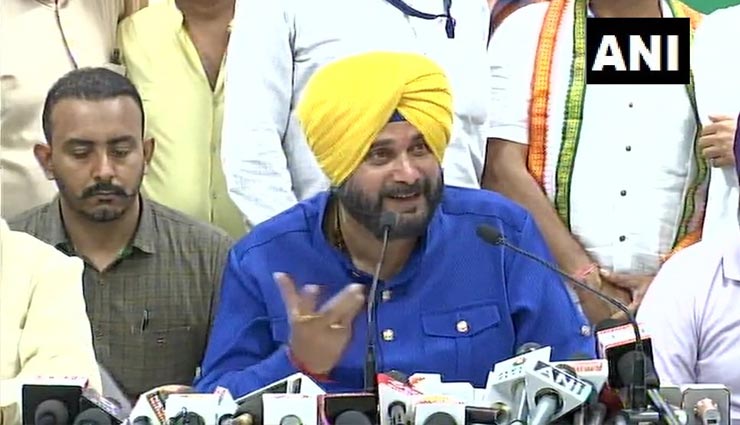 PM मोदी की 'मैं भी चौकीदार' मुहिम पर नवजोत सिंह सिद्धू का तंज, 'दुनिया कहां से कहां पहुंच रही और आप.... '