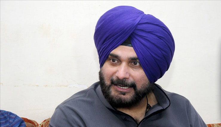 टला बड़ा हादसा : हवा में खुल गया हेलीकॉप्टर का गेट बाल-बाल बचे नवजोत सिंह सिद्धू