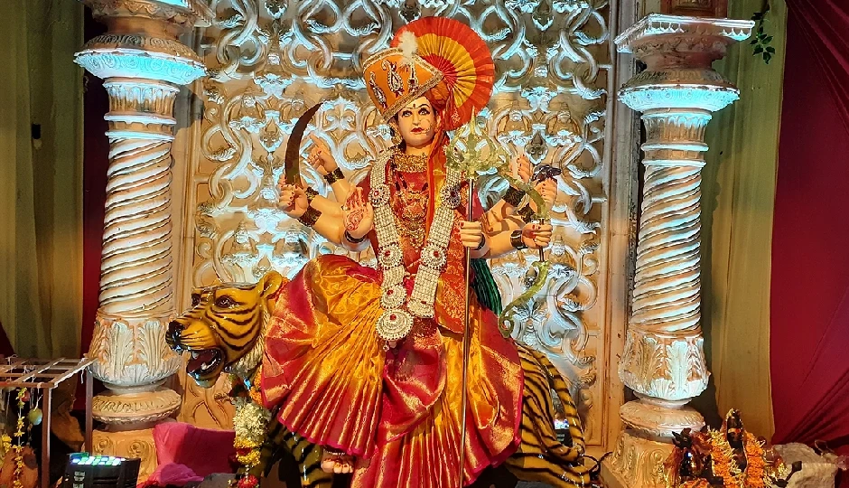 श्री दुर्गा रक्षा कवच: नवरात्रि में करें संपूर्ण पाठ, पाएं अपूर्व शक्ति और सुरक्षा