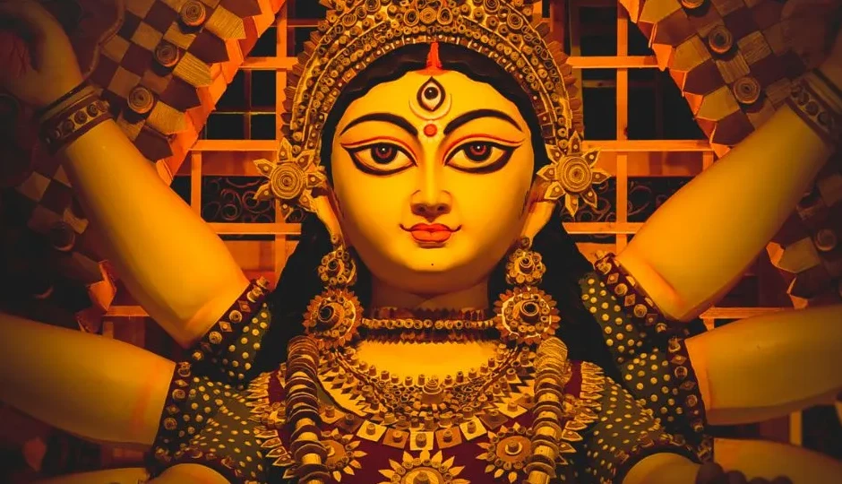 शारदीय नवरात्रि 2025: मां दुर्गा को प्रसन्न कर धन और समृद्धि पाने के उपाय