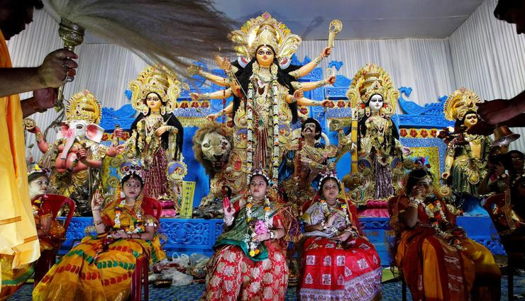 Navratri 2022 : नवरात्रि की रौनक देखनी हैं तो चले आइये देश की इन जगहों पर 