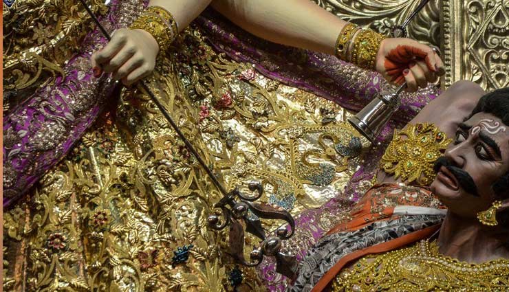 navratri special,navratri special 2017,kolkata,london themed durga puja pandal,22 kgs of gold for goddess durga