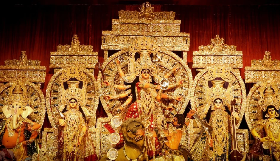 नवरात्रि 2025: दिल्ली में देखें बंगाल जैसे भव्य दुर्गा पूजा पंडाल, तुरंत नोट कर लीजिए नाम