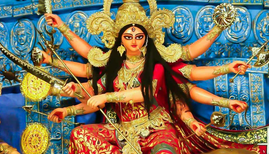 नवरात्रि का तीसरा दिन: पहनें इस रंग के कपड़े और पाएं मां चंद्रघंटा का आशीर्वाद