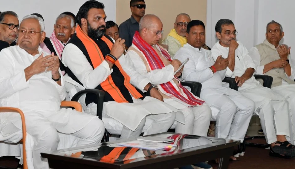 बिहार विधानसभा चुनाव 2025: NDA में सीट बंटवारे पर घमासान! चिराग को 29 सीटें, सहयोगियों में नाराज़गी, गिरिराज ने 2010 की याद दिलाई