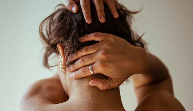 subtle flirting tips,how to flirt with a guy,flirting techniques for men,fear of rejection in flirting,subtle ways to attract a man,confident flirting strategies,body language flirting tips,non-verbal flirting,how to get a guys attention,smart flirting methods