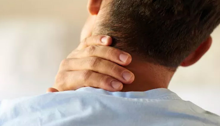 गर्दन दर्द पैदा करता है बड़ी परेशानी, तुरंत राहत पाने के लिए आजमाए ये कारगर उपाय