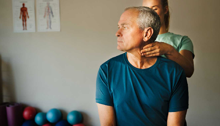 सर्वाइकल के दर्द से मिलेगा आराम, करें ये 3 एक्सरसाइज; जानें करने का तरीका cervical pain relief exercises,best exercises for cervical pain,quick cervical pain relief,exercises for neck pain,cervical spondylitis exercises,how to relieve neck pain,cervical pain exercises at home,natural remedies for cervical pain,neck pain exercises,cervical pain treatment