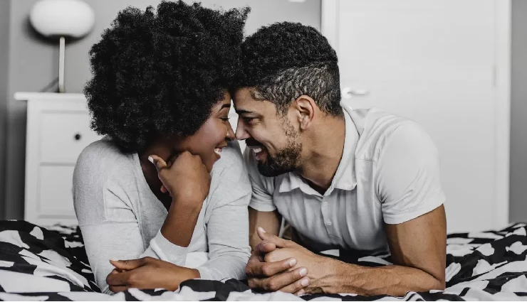 active listening in relationships,how to listen to your partner,communication problems in couples,relationship listening tips,improve communication in relationship,supportive listening,signs of poor communication,emotional connection through listening,how to understand your partner better,tips for being a better listener