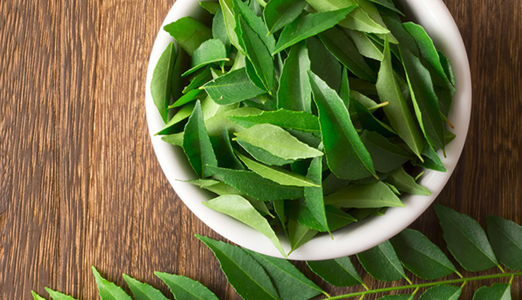 dandruff,Dandruff problem,home remedies to treat dandruff,dandruff cure,hair care tips,hair care,scalp treatment,beauty,beauty tips