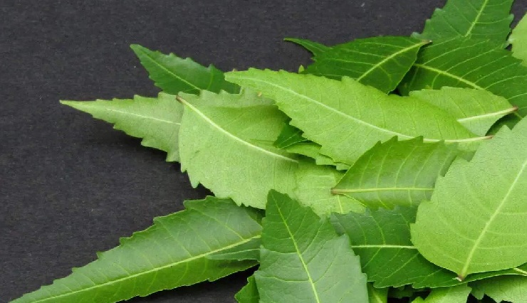 white-coated tongue,causes of white tongue,tongue health,oral hygiene tips,natural remedies for white tongue,dehydration tongue symptoms,oral thrush,dry mouth causes,how to clean tongue,pink healthy tongue,tongue infection signs,bacteria on tongue,home remedies white tongue