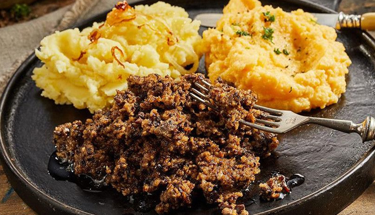 scotland,food you must try in scotland,scotland food,Haggis,neeps and tatties,scottish salmon,porridge,a full scottish,travel,holidays,travel guide