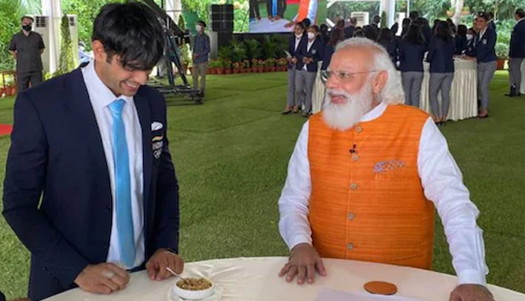 Tokyo Olympic में हिस्‍सा लेने वाले भारतीय खिलाड़ियों से ब्रेकफास्‍ट पर मिले PM Modi, गोल्डन ब्वॉय नीरज चोपड़ा को खिलाया चूरमा