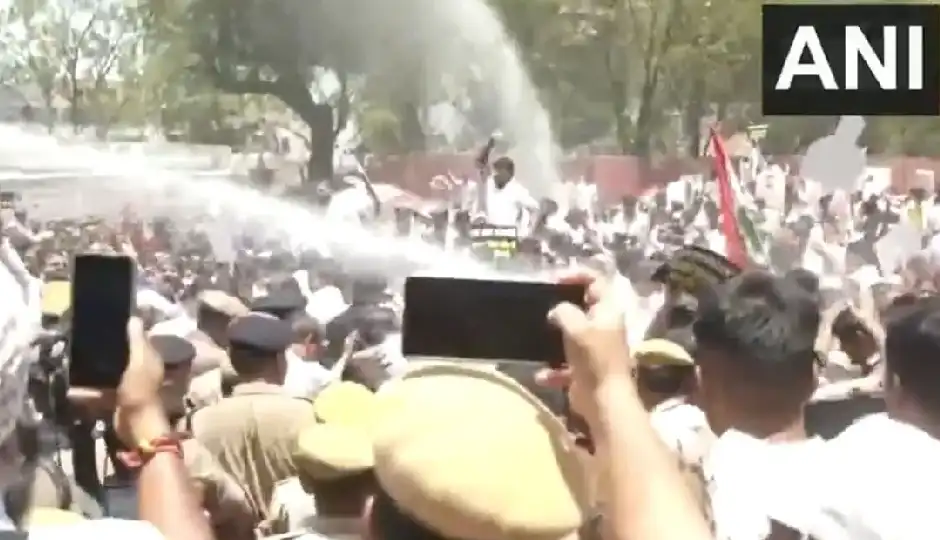 NEET पेपर लीक पर कांग्रेस का जोरदार प्रदर्शन, जयपुर में पुलिस से भिड़ंत; हालात काबू करने को वाटर कैनन का इस्तेमाल