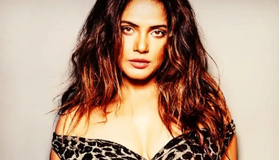 एक्ट्रेस नीतू चंद्रा को बिहार चुनाव ब्रांड एंबेसडर पद से हटाया गया, NDA की तारीफ के चलते इलेक्शन कमीशन ने की कार्रवाई