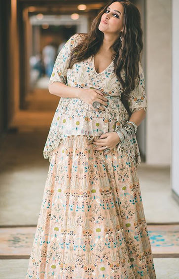 bollywood,neha dhupia,angad bedi,ramp walk,baby bump,lakme fashion week 2018