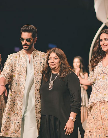 bollywood,neha dhupia,angad bedi,ramp walk,baby bump,lakme fashion week 2018