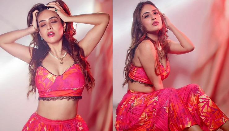 khesari lal yadav,bhojpuri actress neha malik,neha malik hot photos,neha malik viral photos,neha malik sexy photos,bhojpuri cinema