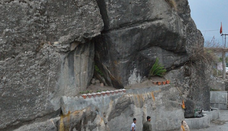 must visit places near manali,manali tourist attractions,hadimba temple,museum of himachal culture and folk art,tibetan monasteries manali,manu temple,manali clubhouse,vashisht hot water springs,maa sharvari temple,nehru kund,jogini falls,solang valley