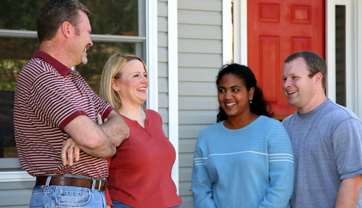 मुसीबत में सबसे पहले साथ देते हैं पड़ोसी, जानें कैसे बनाएं उनके साथ मधुर संबंध benefits of having good neighbors,importance of neighborly support,helpful neighbors in emergencies,neighbors as a community support system,building strong neighborly relationships,the role of neighbors in times of crisis,neighbors as first responders,trusting and relying on neighbors,supportive neighborhood network,the impact of helpful neighbors on mental health