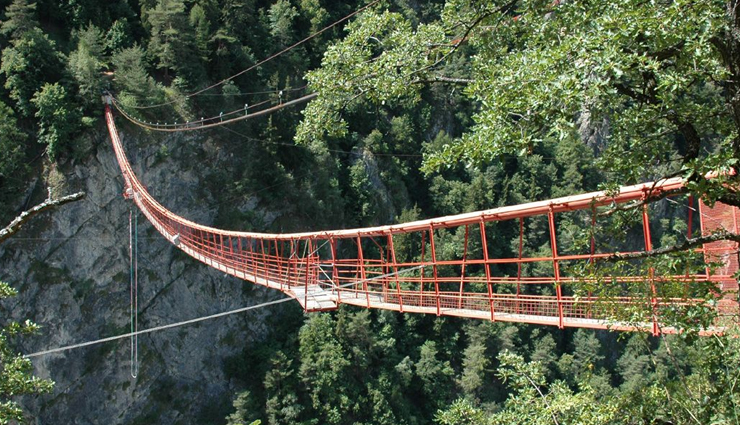 एडवेंचर प्रेमी हैं तो चले आइये दुनिया की इन जगहों पर बंजी जम्पिंग को रोमांच लेने best place for bungee jumping,top bungee jumping destinations,ultimate bungee jumping locations,thrilling bungee jumping spots,bungee jumping adventure centers,bungee jumping hotspots,top-rated bungee jumping sites,premier bungee jumping locations,bungee jumping excellence,unmissable bungee jumping destinations,बंजी जम्पिंग के लिए सर्वश्रेष्ठ स्थान,बेस्ट बंजी जम्पिंग स्थल,बंजी जम्पिंग के लिए शीर्ष स्थल