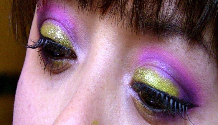 आँखों पर लगा ग्लिट्टर बढाता है चेहरे की चमक, जानें इसे लगाने के तरीके