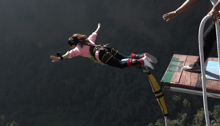 adventure things in nepal,nepal,cliff jumping,kushma,white water river rafting,dhungeshwor,skydiving,mount everest